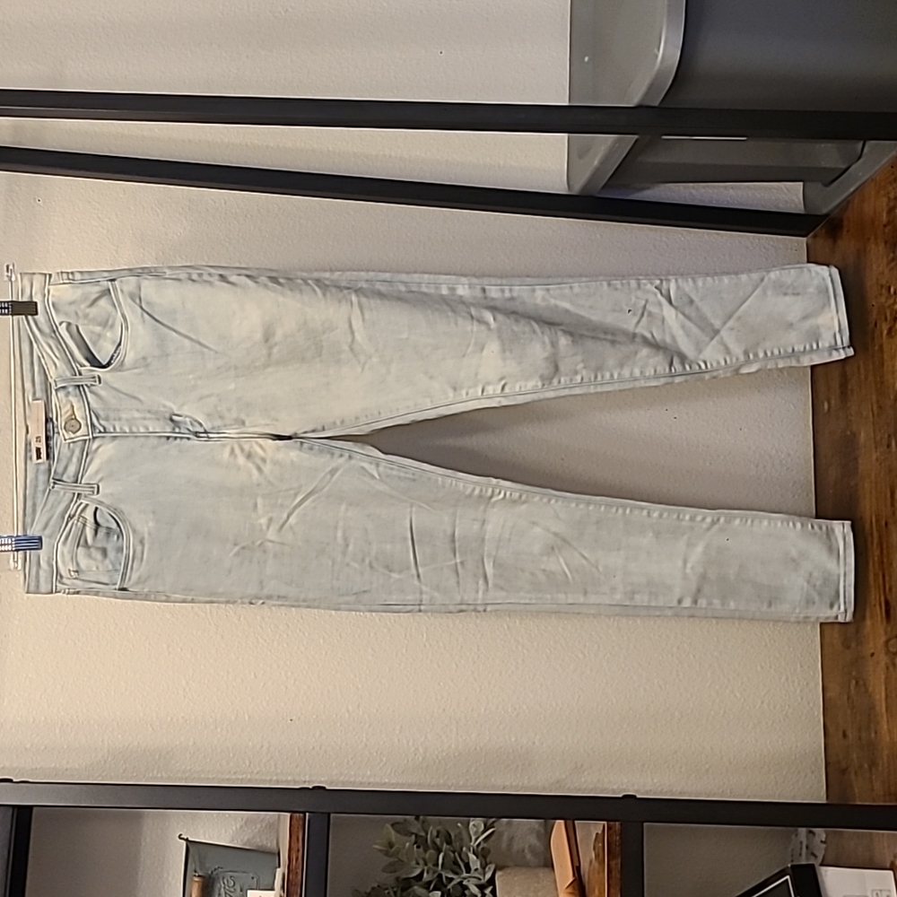 Levi's High Waisted Light Wash Size 28 Slim Leg Skinny Denim Jeans